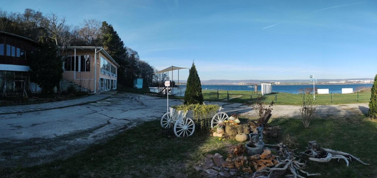 Хотел Тримата Мускетари Varna Exterior photo